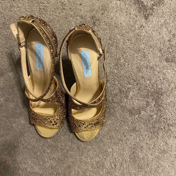 Shoes - Picture 1 of 4